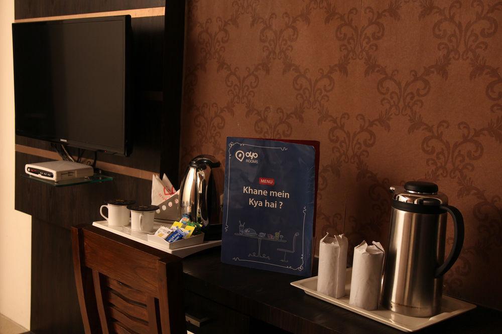 Oyo 905 Galaxy View Hotel Allāhābād Junction Exteriör bild