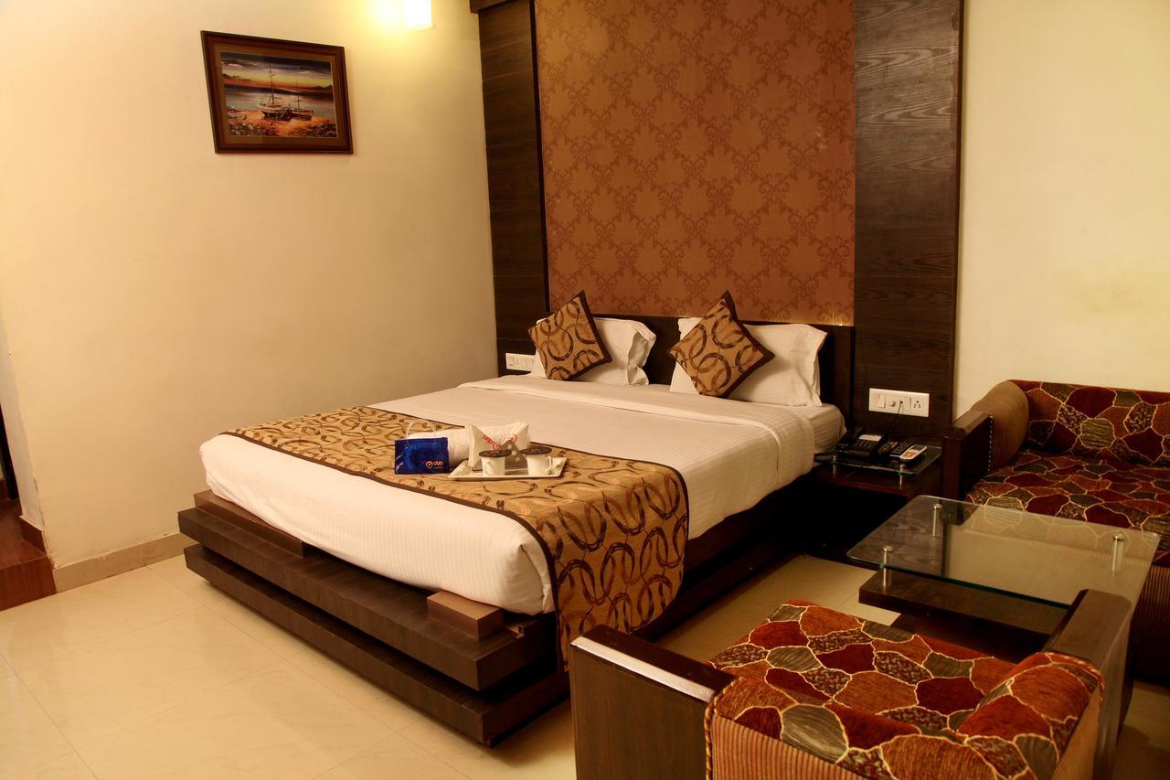 Oyo 905 Galaxy View Hotel Allāhābād Junction Exteriör bild