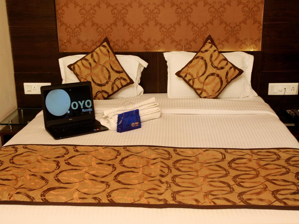 Oyo 905 Galaxy View Hotel Allāhābād Junction Exteriör bild