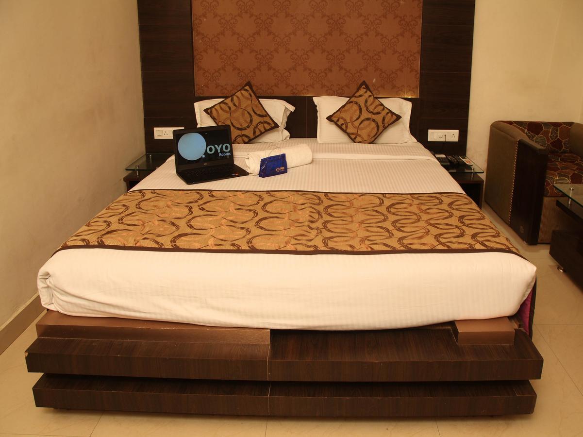 Oyo 905 Galaxy View Hotel Allāhābād Junction Exteriör bild