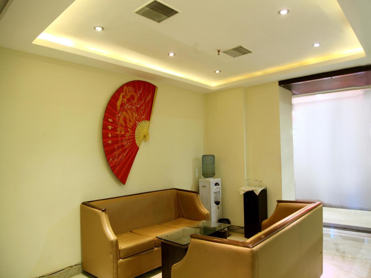 Oyo 905 Galaxy View Hotel Allāhābād Junction Exteriör bild