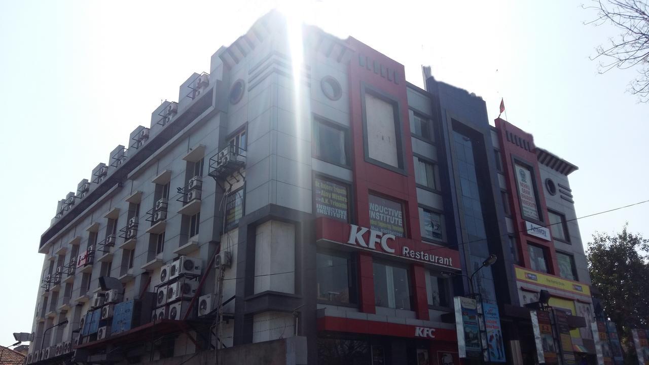 Oyo 905 Galaxy View Hotel Allāhābād Junction Exteriör bild